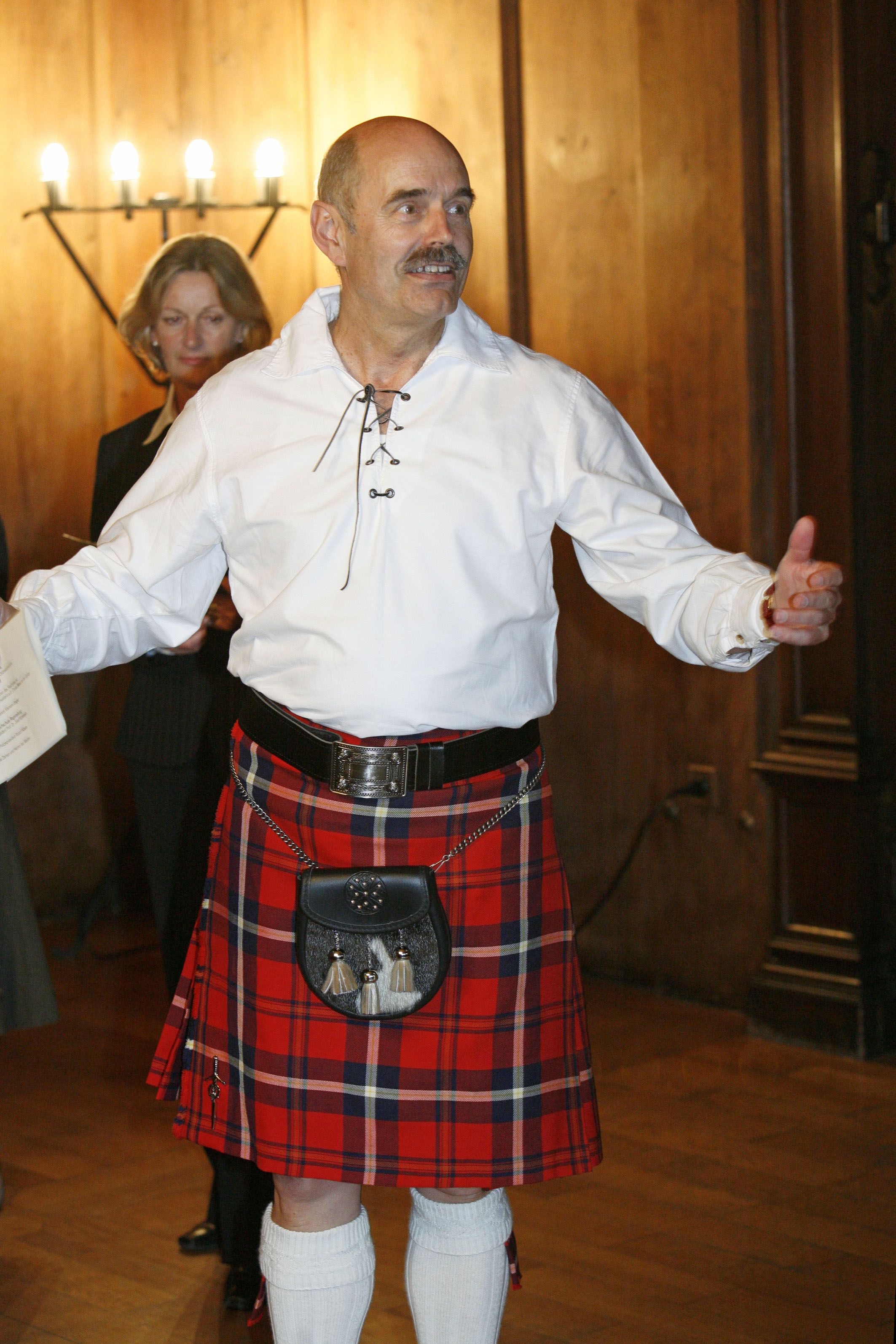 Fotografie: September 2010: Der damalige Oberbürgermeister Hans Schaidinger musste wegen der verlorenen Wette am Abend im Schottenrock erscheinen. 