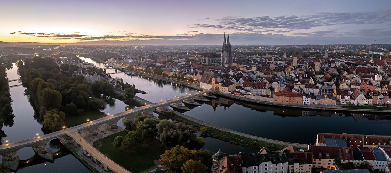 Foto des Monats – Oktober 2021: Morgendliche Panorama-Aufnahme über die Regensburger Altstadt