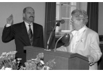 Fotografie: Hildegard Anke vereidigte 1996 Oberbürgermeister Hans Schaidinger.