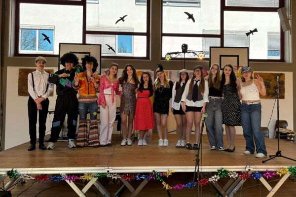 Die Entertainerinnen und Entertainer der 12. Klasse