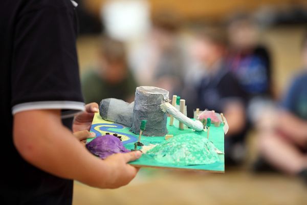 Kinder und Jugendliche planen und gestalten Spielplätze
