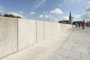 Fotografie: Blick auf die instandgesetzte Brüstung