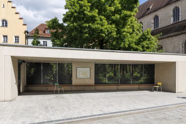 Fotografie: Kunstinstallation „Großstadtdschungel“ im Servicegebäude am Schwanenplatz