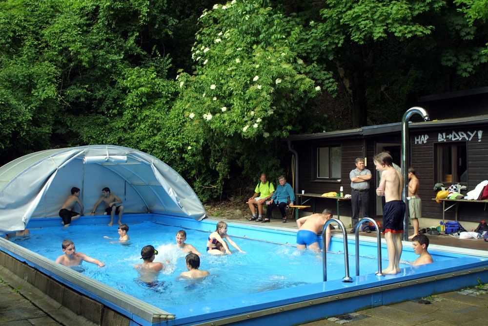 Freizeitstätte Schwalbennest - Baden im Pool