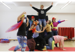 Fotografie – Impression von der Ostbayerischen acting academy - eine Gruppe Frauen mit roten Clownnasen