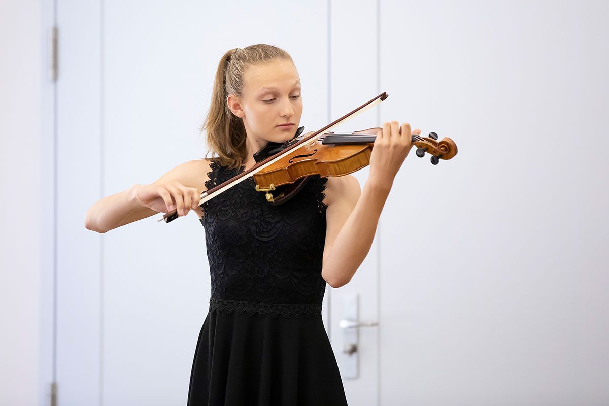 Hildegard-Schmalzl-Musikstiftung - Preisverleihung 2022 - im Bild Preisträgerin Lena Manz