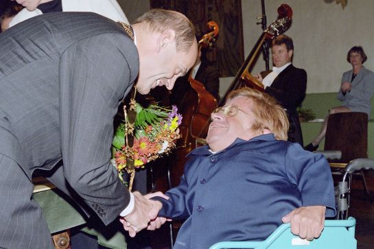 Fotografie - Oberbürgermeister Hans Schaidinger gratuliert Dr. Peter Radtke zum Kulturpreis