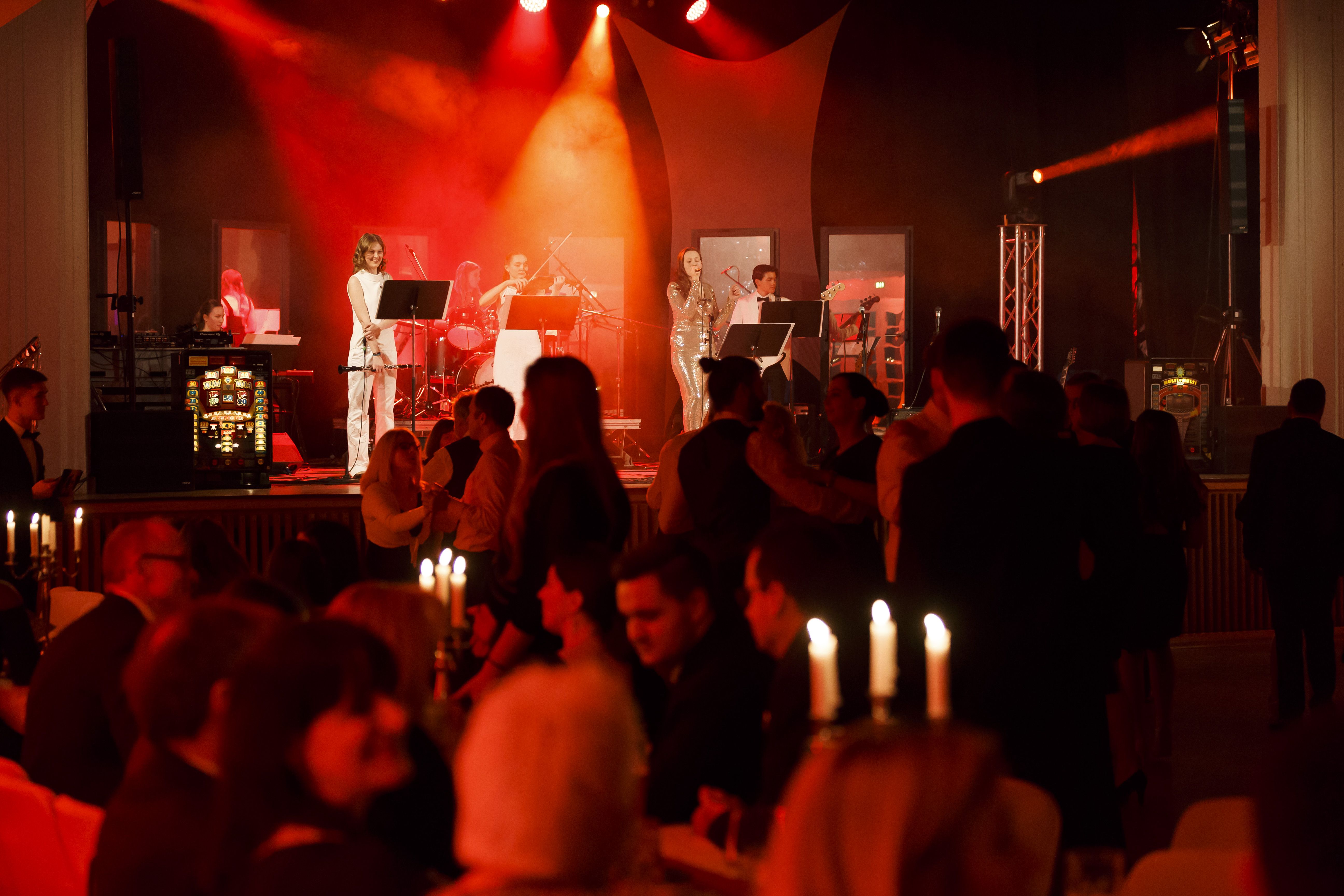 Tanzball Casino Royale Auswahl 17