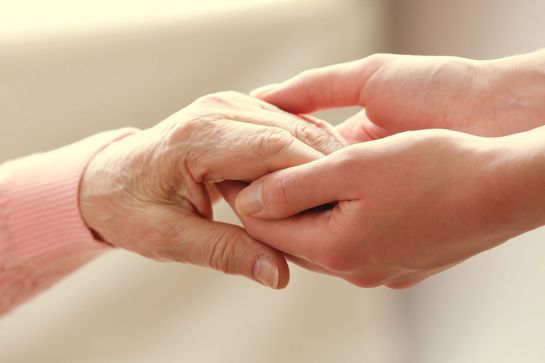 Stiftungen - Helfende Hand (C) 123rf, belchonock
