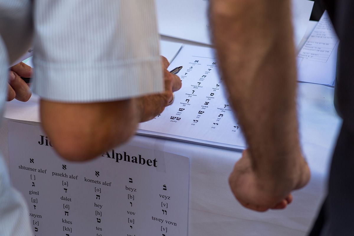 EDJC 2020 Informationsstand Jüdische Literatur, hebräische Schrift selbst testen