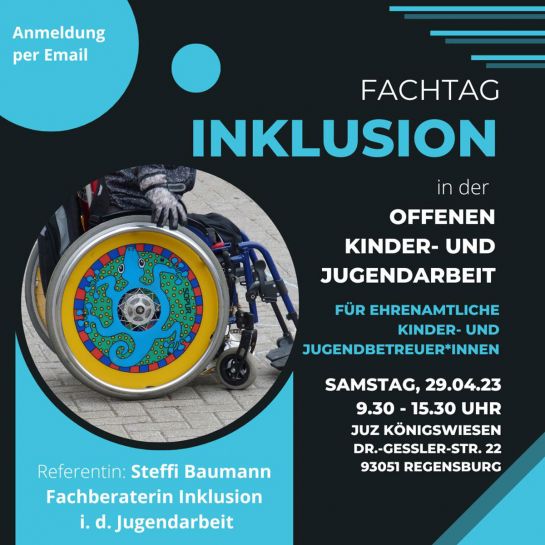 Plakat - Bild eines Rollstuhles mit bunten Rädern, in denen jemand sitzt – Einladung zum Fachtag Inklusion am 29.April 2023 im JUZ Königswiesen (C) Michaela Schindler, Stadt Regensburg