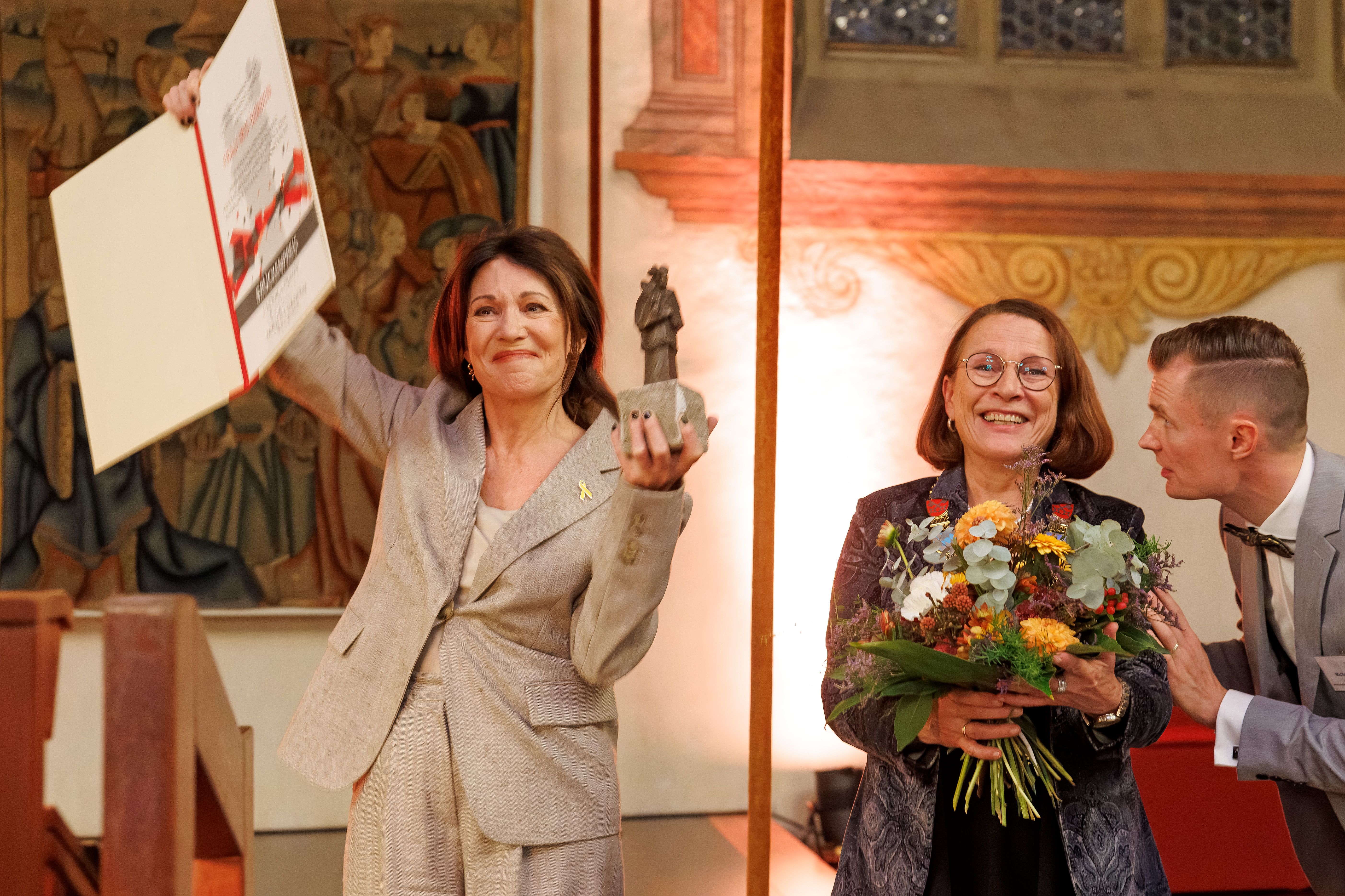 Iris Berben freut sich über Auszeichnung