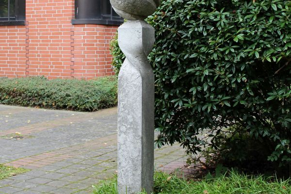 Stele mit Kugel (c) Stadt Regensburg, Hana Bejlková