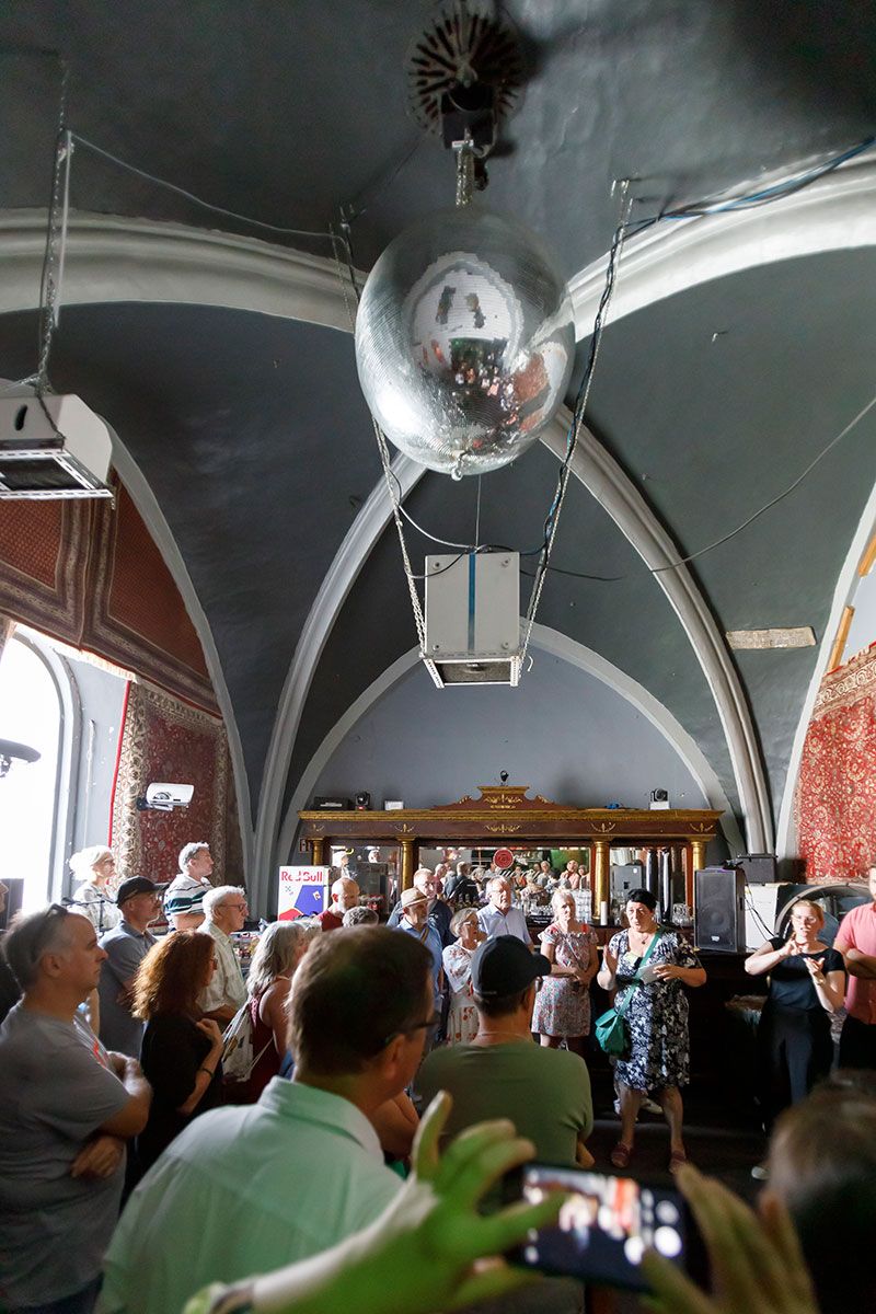 Fotografie - Führung in der Peter und Paul Waschbar mit Gebärdensprachbegleitung