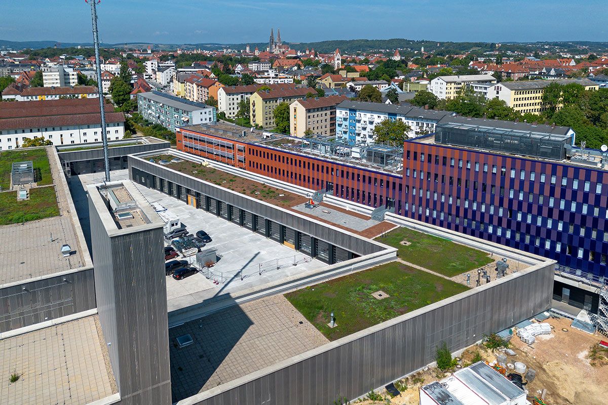 Fotografie - Luftaufnahme - Innenhof, rechts im Bild Gebäudekomplex der Hauptfeuerwachwe