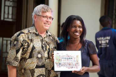 Wolfgang Graef-Fograscher und Schulleiterin Fidelis Nabukenya freuten sich über den Erfolg des Projektes