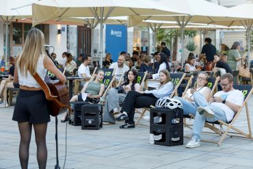 Fotografie: Sängerin Sarah Kraus am Fair Feiern Beach 