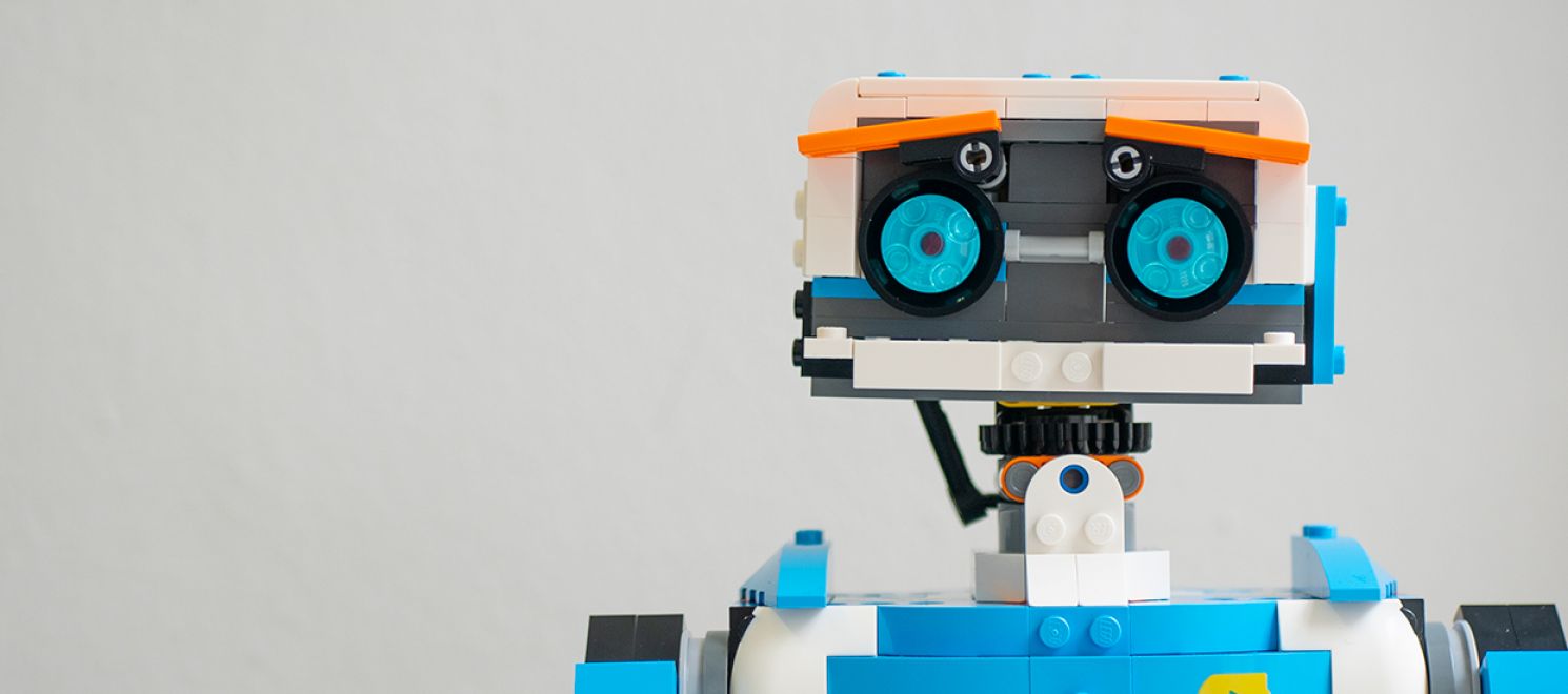 Fotografie - Ein Roboter aus Lego-Steinen