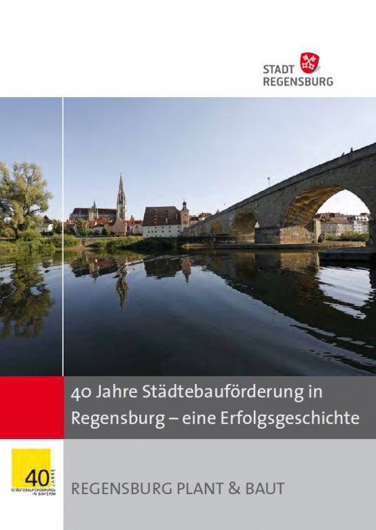 40 Jahre Städtebauförderung in Regensburg - Deckblatt Broschüre - im Bild Steinerne Brücke und Blick auf die Altstadt mit Dom (C) Stadt Regensburg