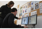 Arbeitsplatz zweier Spieledesigner bei Cipsoft (C) Stolz