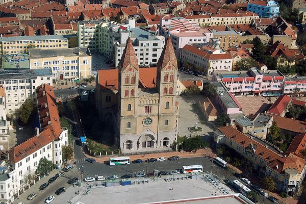 Partnerstadt Qingdao 4 - Luftbild - Blick auf eine Kirche