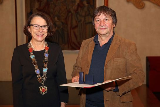 Fotografie - Verleihung der Stadtschlüssel an Reinhard Kellner; im Bild mit Oberbürgermeisterin Gertrud Maltz-Schwarzfischer