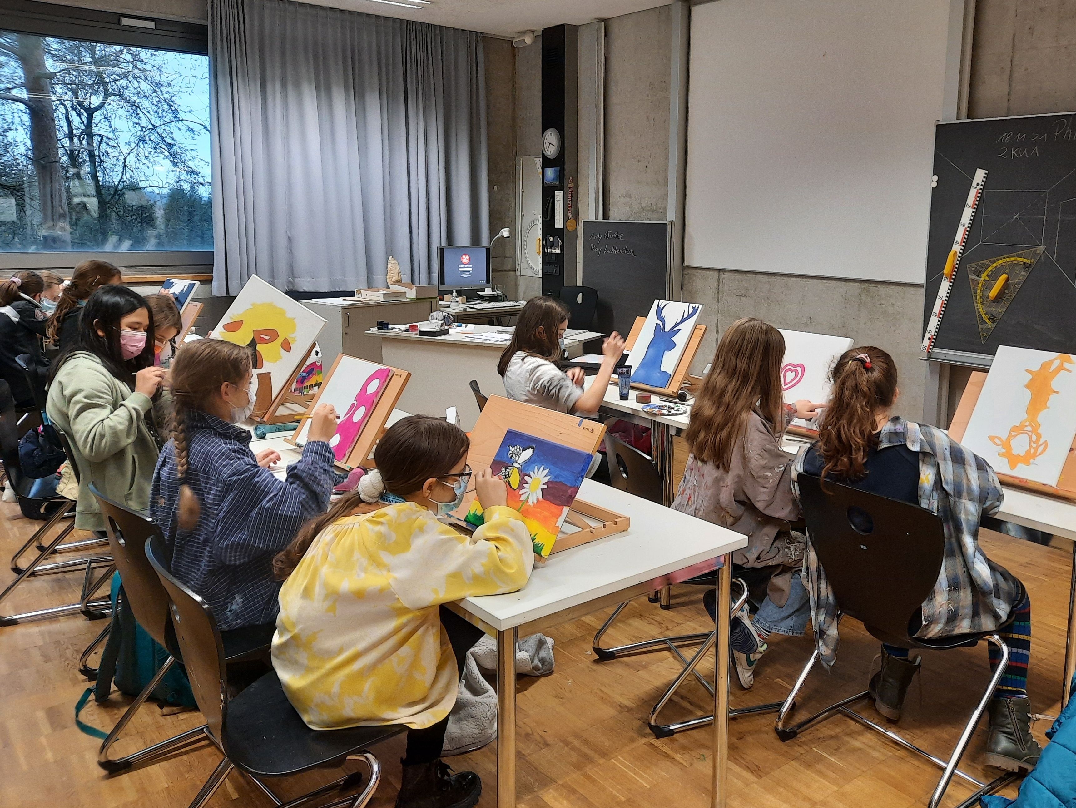 Staffeleimalerei 1 beim Malen