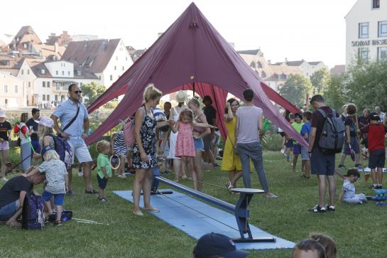 Fotografie: Kinderprogramm auf der Jahninsel (C) Bilddokumentation Stadt Regensburg