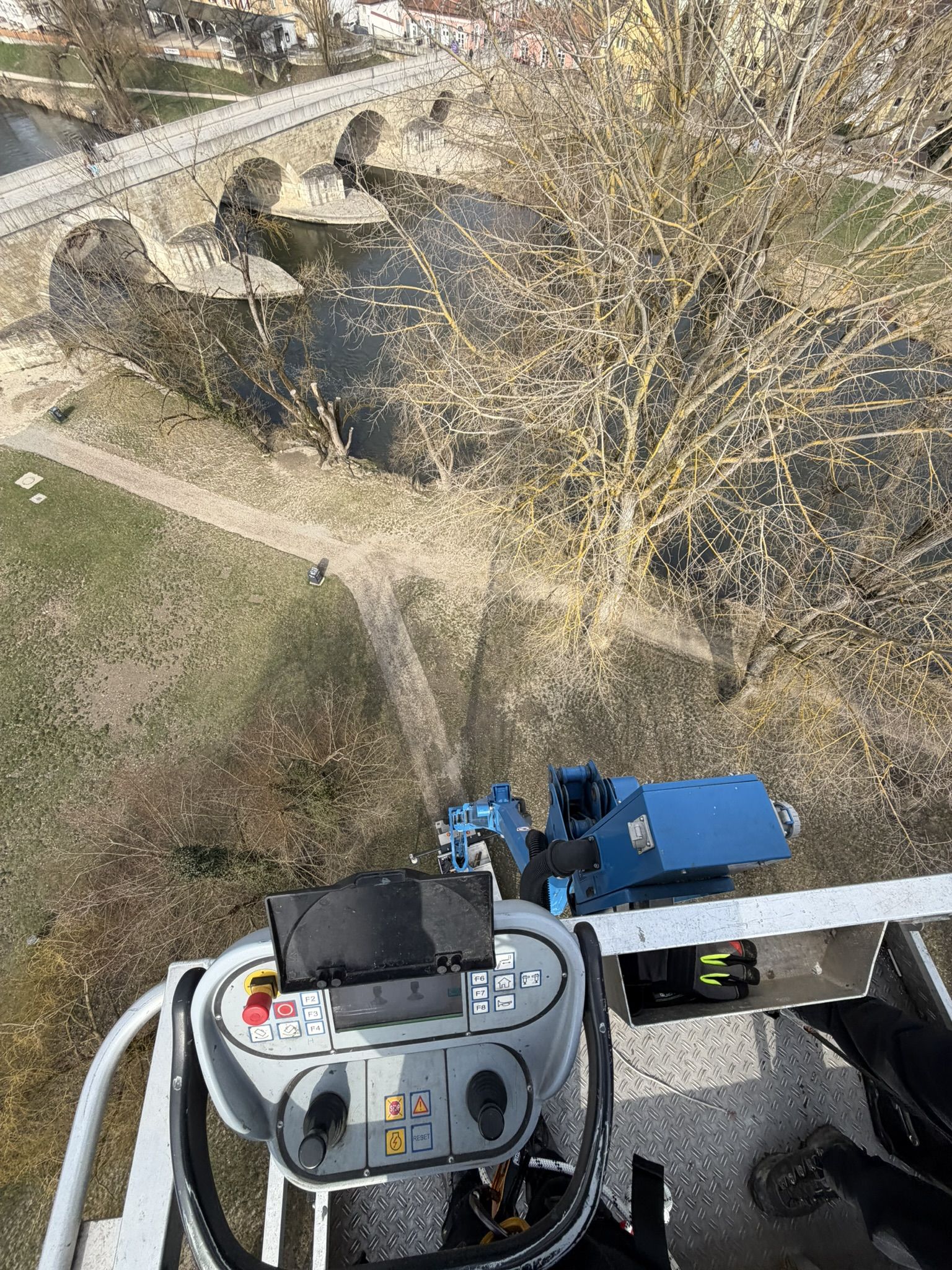 Fotografie – Blick von einem Kran auf die Steinerne Brücke