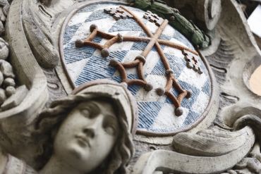 Fotografie: Das Stadtamhofer Stadtwappen zeigt drei Schlüssel.
