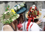 Fotografie: Bunte Bürgerfesthüte (C) Bilddokumentation Stadt Regensburg
