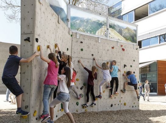 Boulderwand im Pausenhof