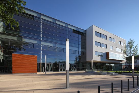 Fotografie: Außenansicht des Von-Müller-Gymnasiums