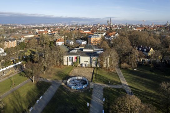Drohnenfotografie: Alter Brunnen, im Hintergrund die Ostdeutsche Galerie und die Altstadt