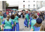 Trommelgruppe Sarará in Aktion auf dem St.-Kassiansplatz