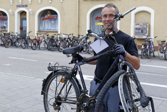 StadtMensch durch und durch: Karl-Heinz Lobmeier transportiert seit 20 Jahren Möbel und Equipment der Verwaltung. (C) Bilddokumentation Stadt Regensburg