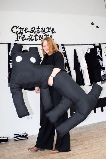 Fotografie: Paula Linginger in der kleinsten Galerie mit Kunstwerk