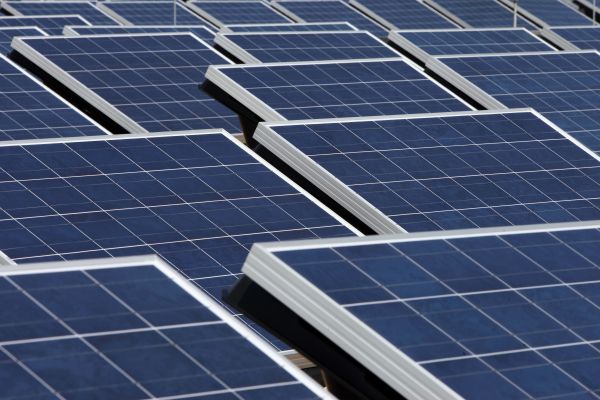 Fotografie: Nahaufnahme von Photovoltaik-Modulen