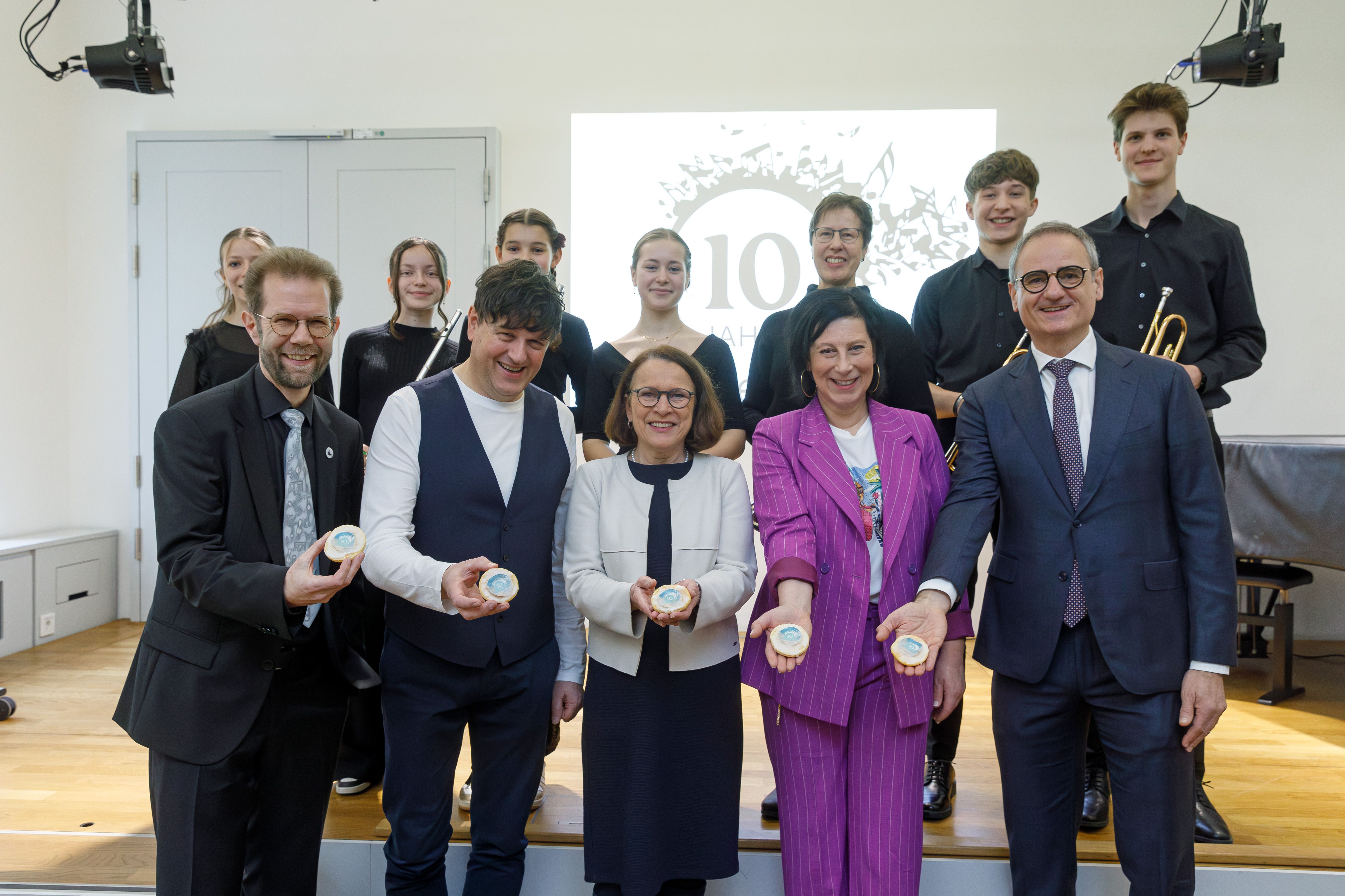 Gruppenfoto mit geladenen Gästen 