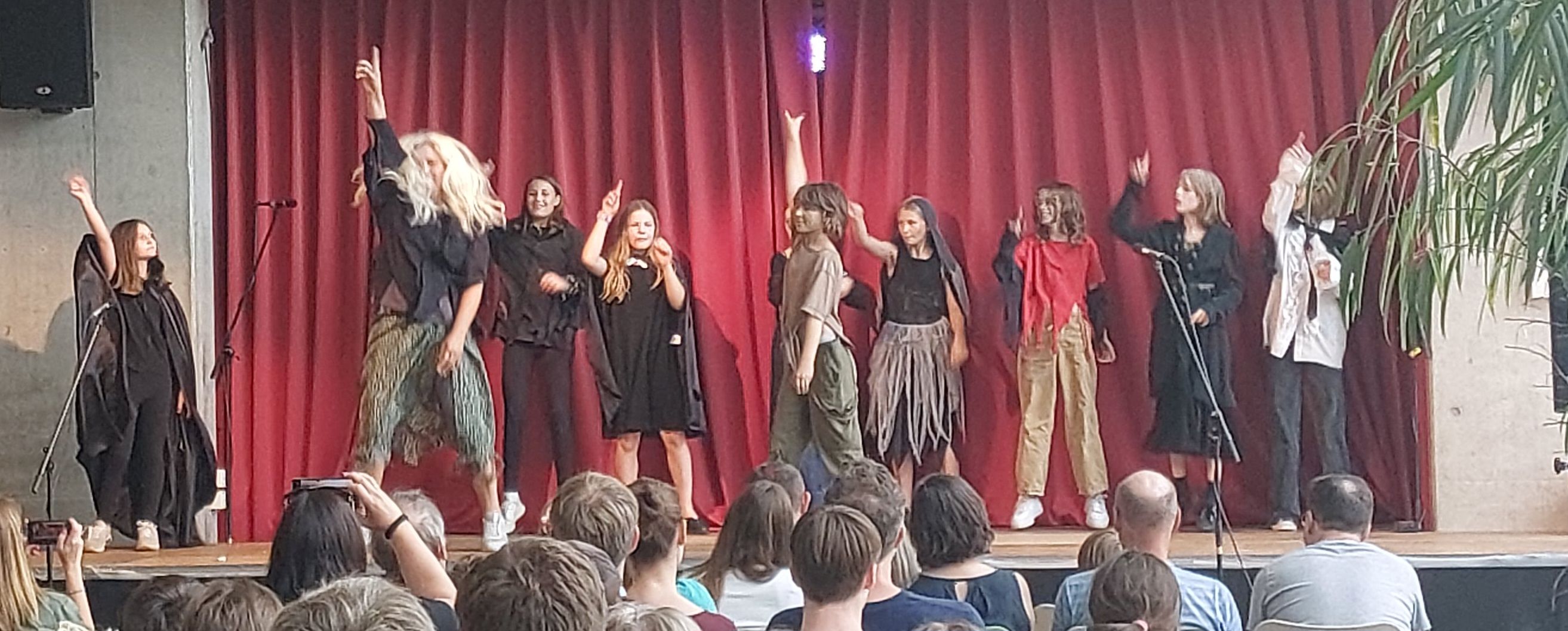 Thriller (Julia Kneip)