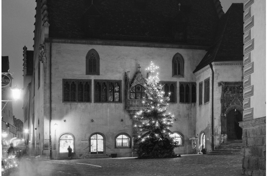 Fotografie: Christbaum auf dem Rathausplatz im Jahr 1987