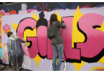 Fotografie: Mädchen gestalten Schriftzug "GIRLS" (C) Manuela Ediger