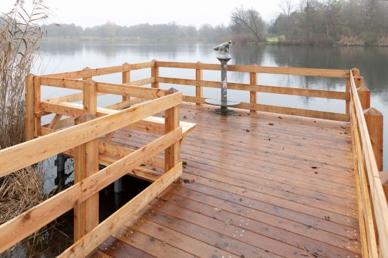 Fotografie: Neuer Steg im Donaupark mit Fernrohr