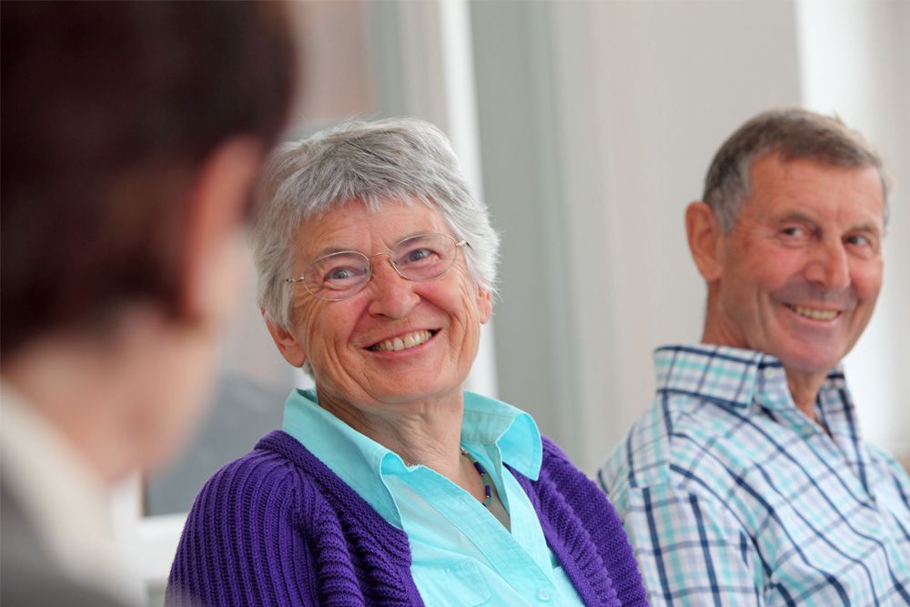 Seniorenportal - Fremdsprachen-Cafes - Seniorinnen und Senioren in zwangloser Runde zur Auffrischung ihrer Fremdsprachenkenntnisse