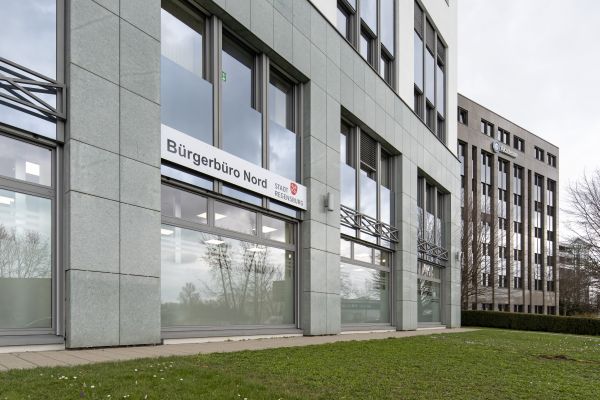 Fotografie: Blick auf die Straßenfassade des Bürgerbüros Nord