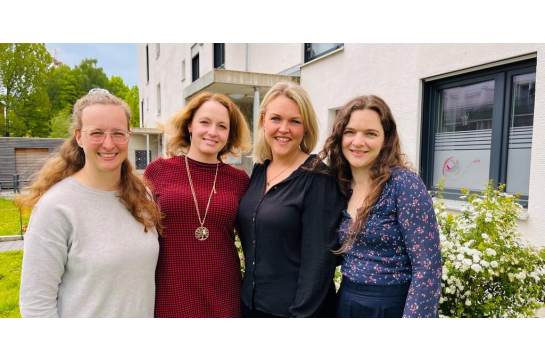 Fotografie: Das Team des Stadtteilprojekt Süd, von links nach rechts: Kerstin Behammer-Hartl, Inga Ehrenberg, Silvia Küffner und Eva Döllinger
