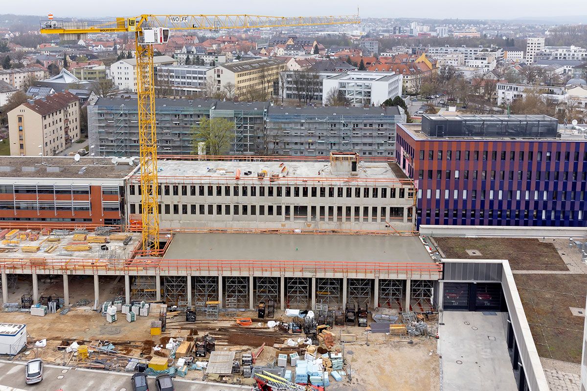 Fotografie - Rohbau der Fahrzeughalle (Innenhofseite)
