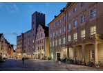 Fotografie - Haidplatz mit dem Thon-Dittmer-Palais und dem Gasthof "Zum Goldenen Kreuz" (C) Bilddokumentation Stadt Regensburg