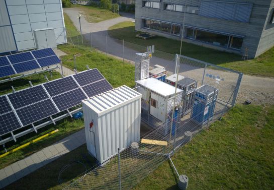 Erneuerbare Energie made in Regensburg: Solarbetriebene „Power-to-gas"-Forschungsanlage an der OTH 