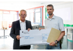 Ökoschulprogramm Preisverleihung 2023 - 2. Platz Goethe-Gymnasium, Preisverleihung an Herrn Böttcher © Bilddokumentation Stadt Regensburg
